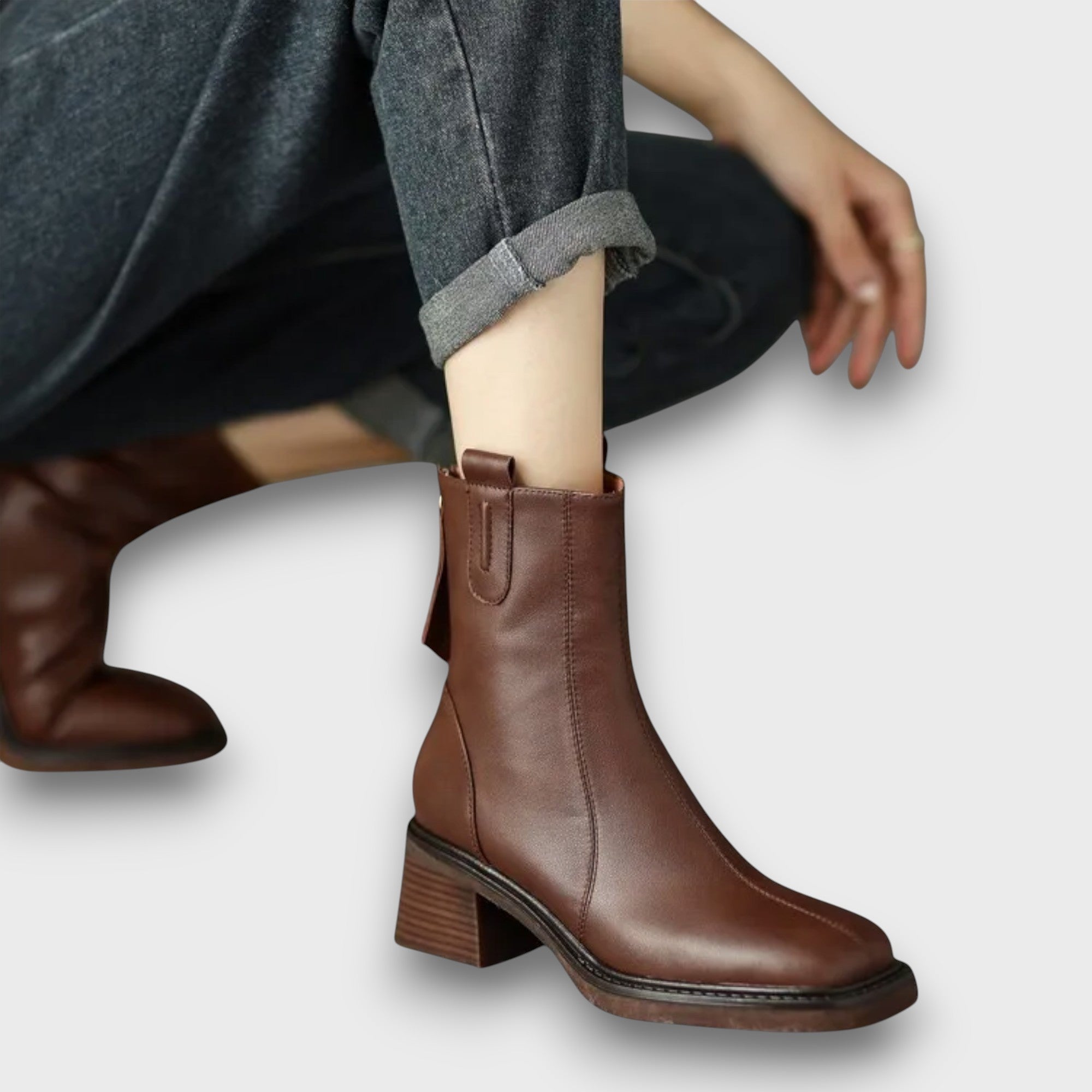 Bottine en cuir à talon (femme)