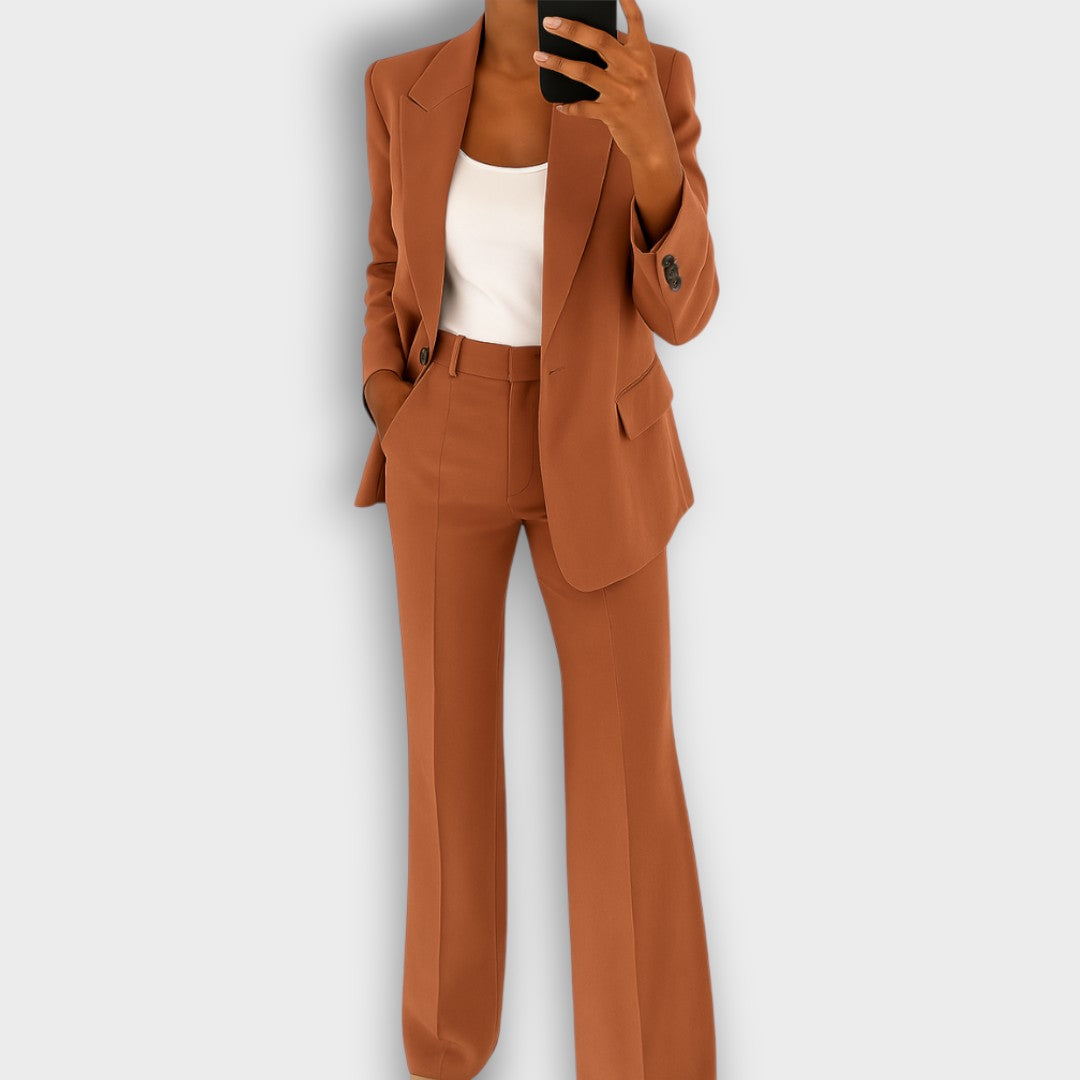 Ensemble tailleur élégant avec blazer et pantalon (femme)