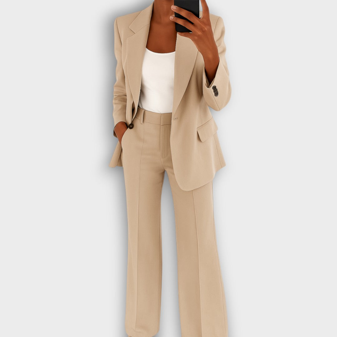 Ensemble tailleur élégant avec blazer et pantalon (femme)