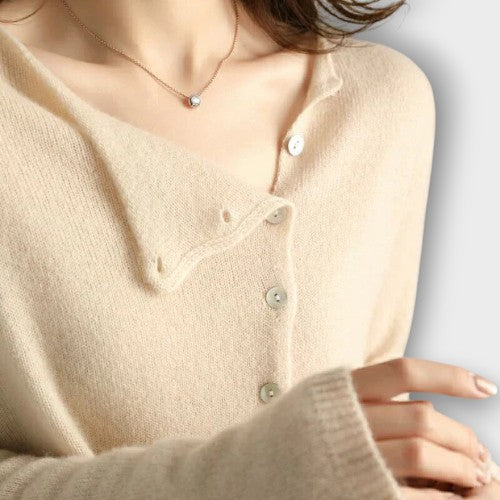 Pull en maille doux à boutons asymétriques (femme)