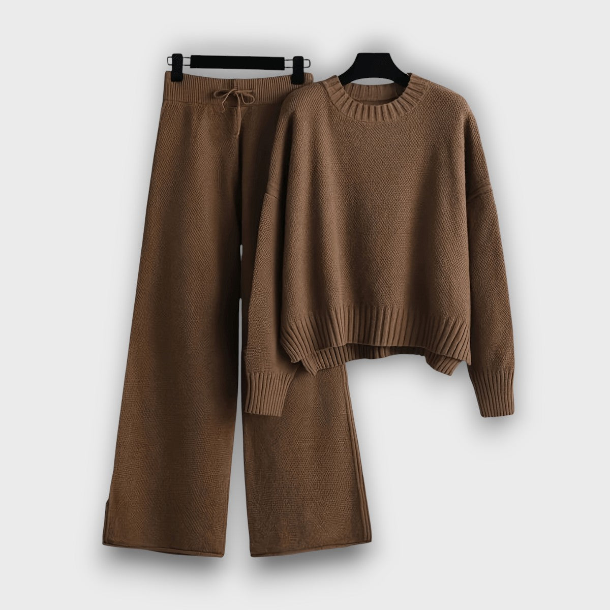 Ensemble femme en maille avec pull et pantalon