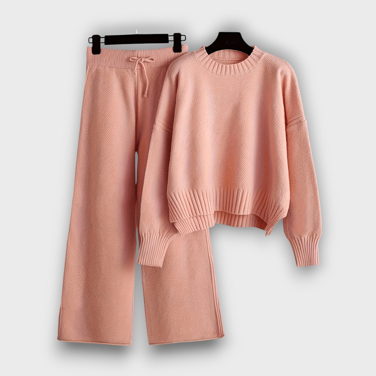 Ensemble femme en maille avec pull et pantalon