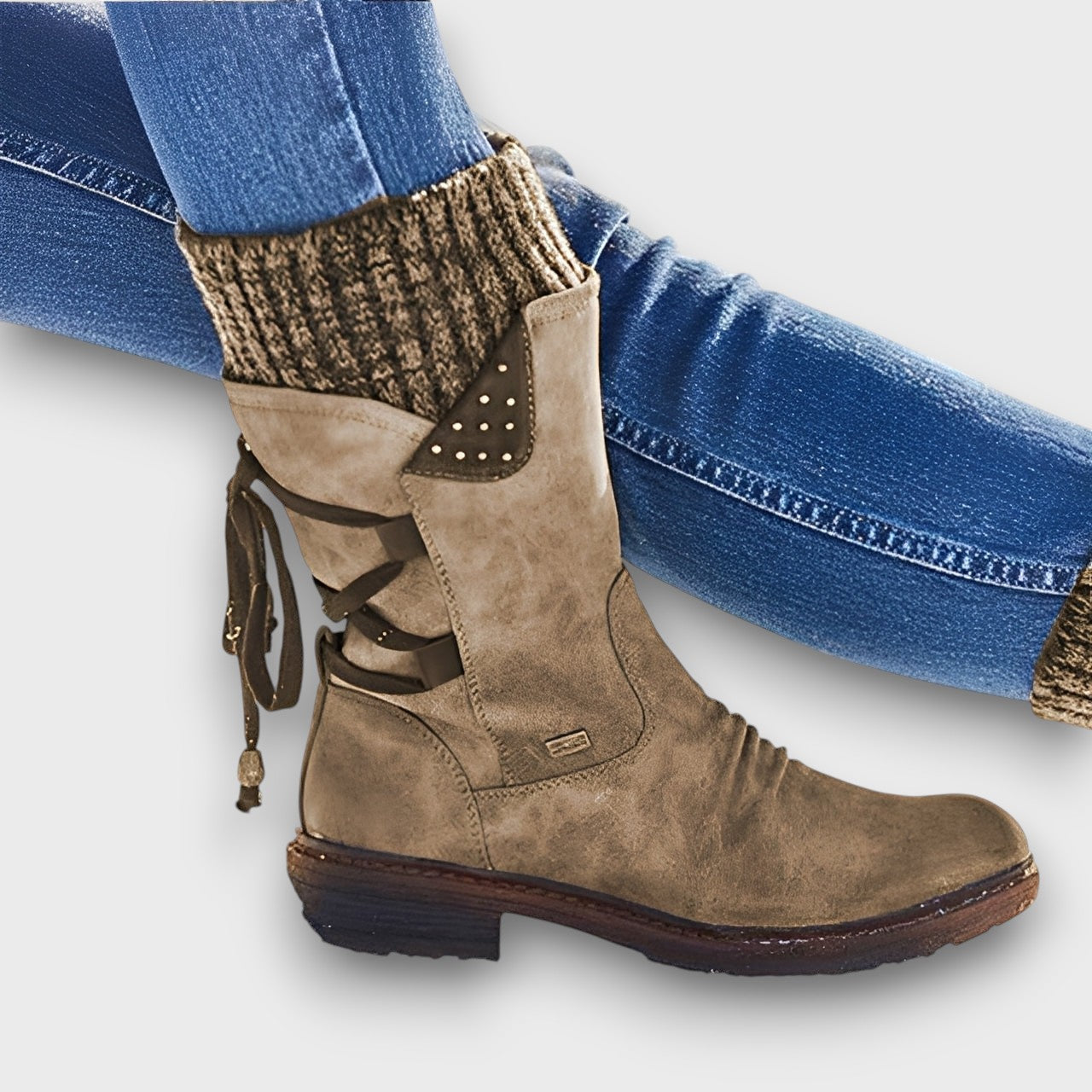 Bottines femme avec laçage décoratif et clous