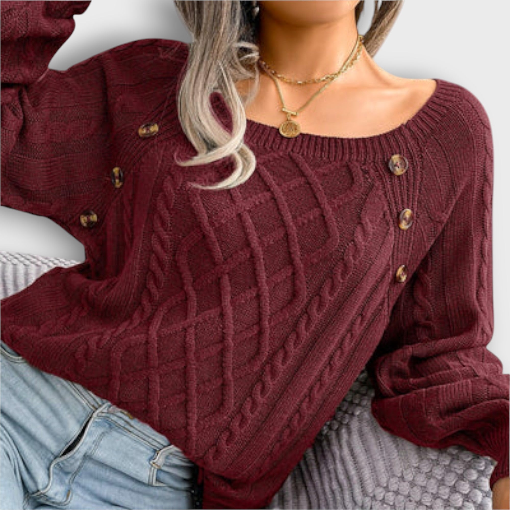 Pull torsadé avec boutons décoratifs