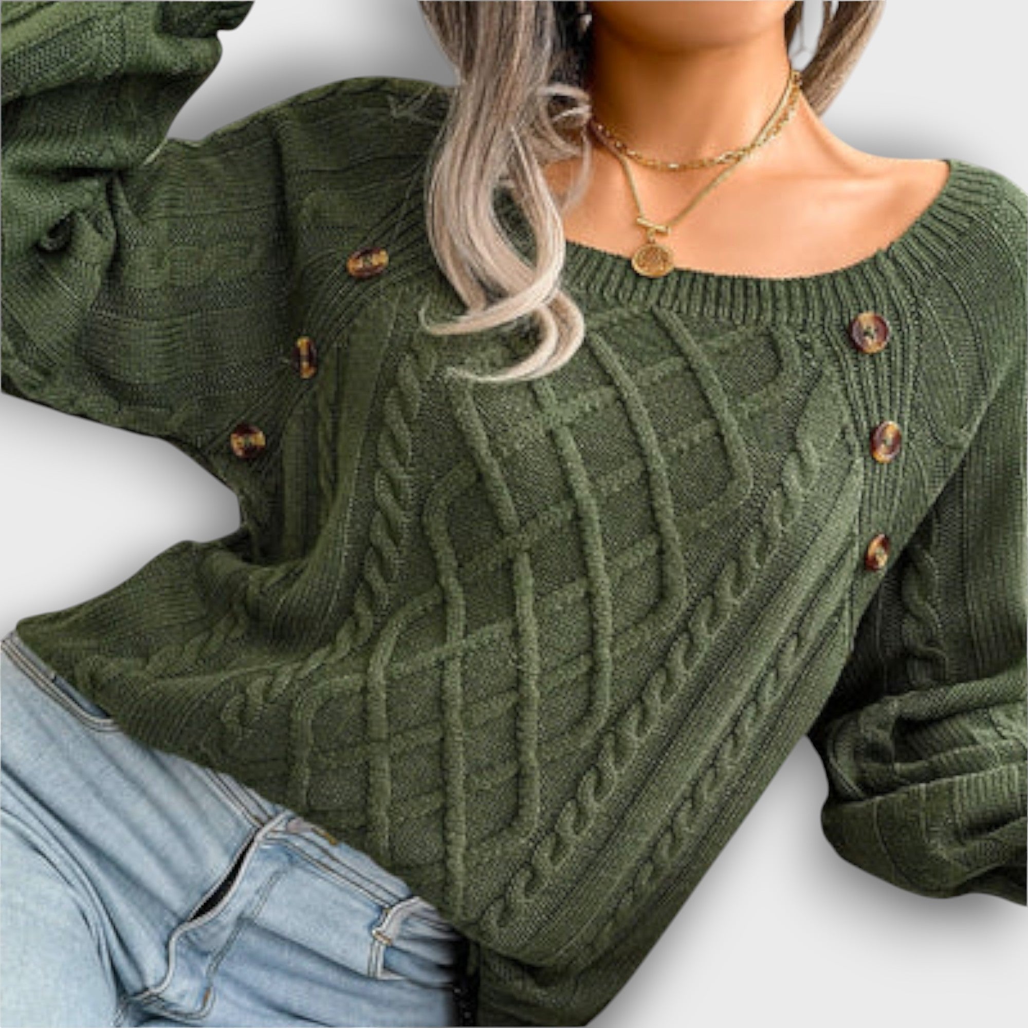 Pull torsadé avec boutons décoratifs