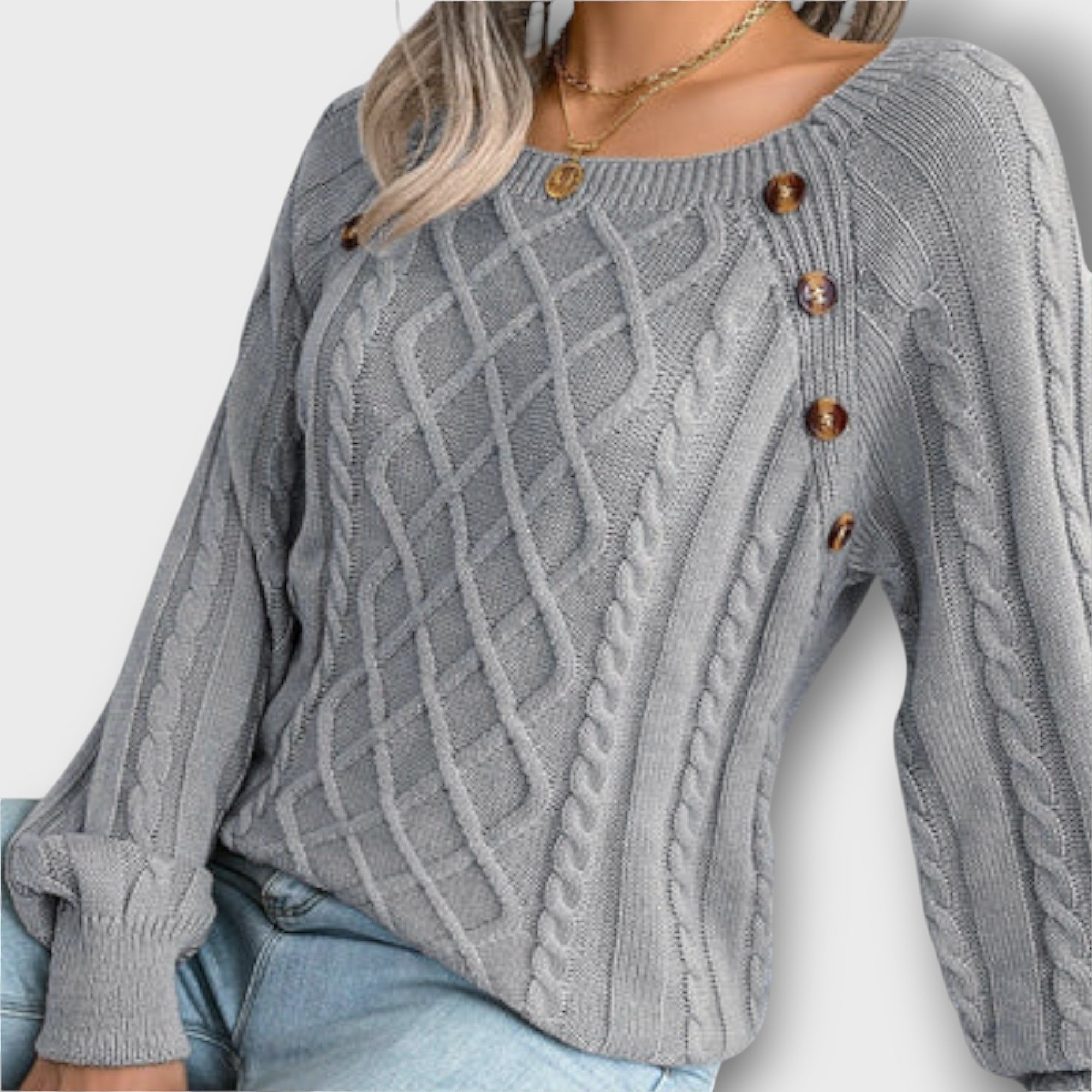 Pull torsadé avec boutons décoratifs